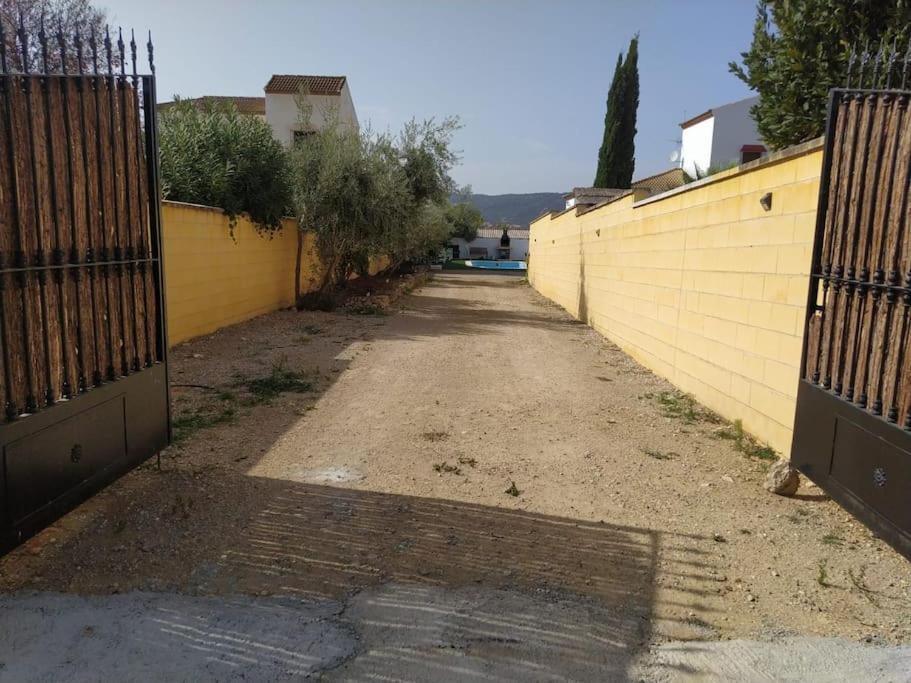 Agradable Casa Con Piscina En La Serrania. 阿里亚特 外观 照片