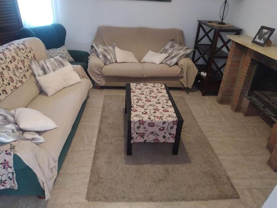 Agradable Casa Con Piscina En La Serrania. 阿里亚特 外观 照片